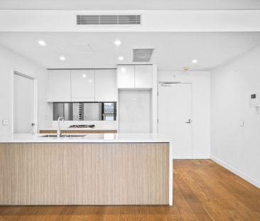 Immediate Waterfront Luxury - Photo 4