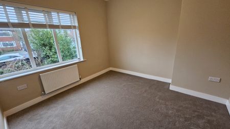 3 bed Semi-Detached - To Let - Photo 4