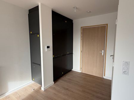 Location Appartement 4 pièces 124m² - Photo 2