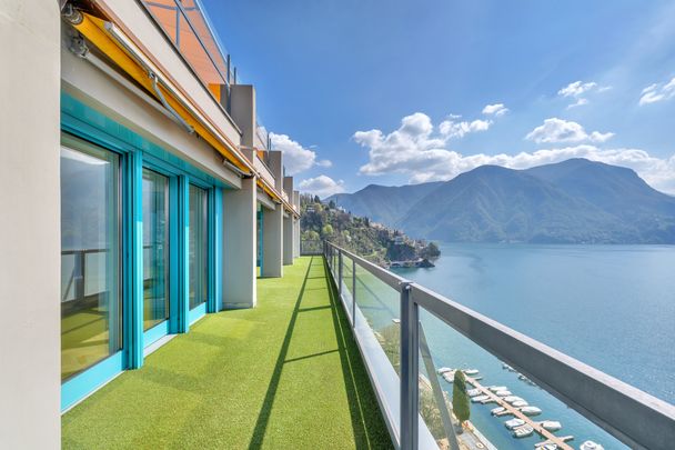 LUSSUOSO ATTICO DI 6,5 LOCALI CON VISTA LAGO - Foto 1