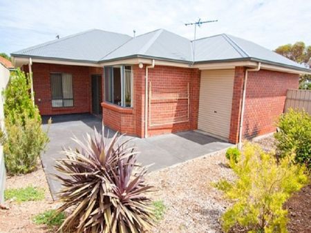 Modern and Spacious 3 Bedroom Home with Ensuite&comma; Close to Everything&excl; - Photo 2