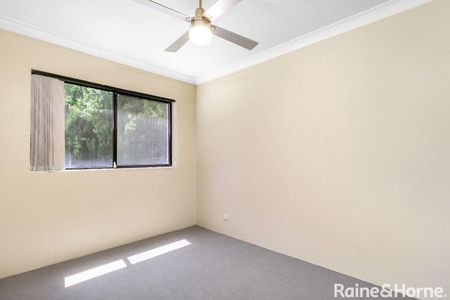Neat & Tidy Ground floor Unit - Photo 3
