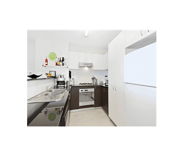 Stunning 3-Bedroom Urban Oasis with City Views in Alexandria - Photo 4