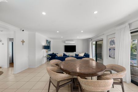 22 Maureen Court, Broadbeach Waters QLD 4218 - House For Rent | Domain - Photo 4