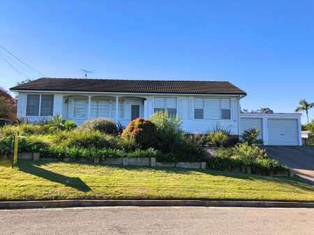 CENTRALLY LOCATED HOME - Photo 2