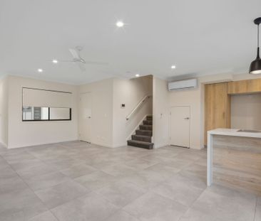 For Lease: Low-Maintenance Townhome in a Convenient Raceview Location! - Photo 4