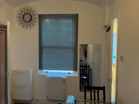 1 Bed Flat, Bath Street, NG1 - Photo 4