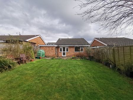 Two bedroom Bungalow - Photo 5