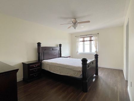 For Lease - 5302 Palmetto Place, Mississauga, Ontario - Photo 2