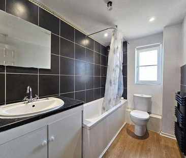 2 bedroom semi-detached house to rent - Photo 5