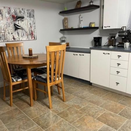 4-1/2 semi-meublé, secteur Le Gardeur (Repentigny), 1300$/mois, chauffé(climatisé)/éclairé/internet, disponible maintenant - Photo 3