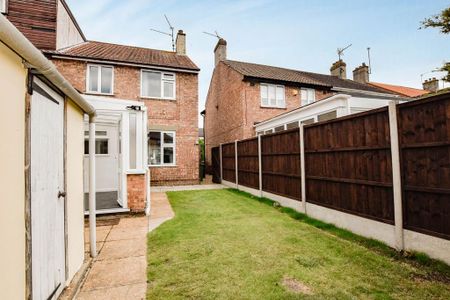 3 bedroom semi-detached house to rent - Photo 2