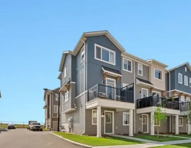 3 Bedroom plus Den Townhomes for rent | 2097 Wonnacott Way Southwest, Edmonton - Photo 1