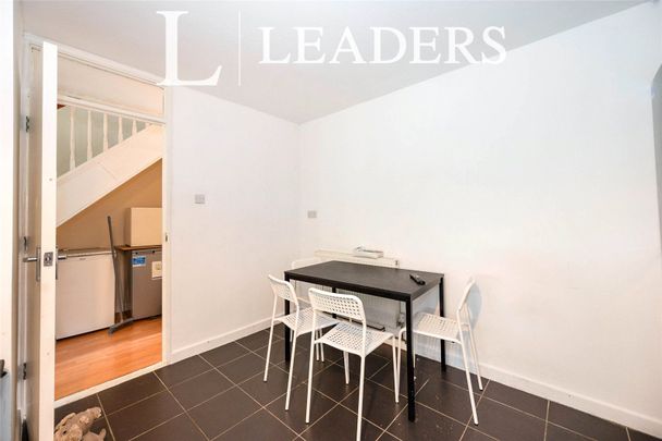 4 bedroom house to rent St. Pauls Road, Southsea, PO5 - Photo 1