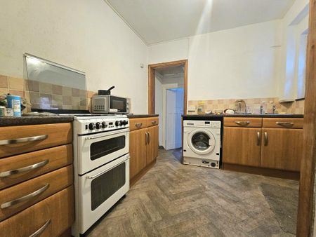 1 bedroom in a house share to rent - Photo 4