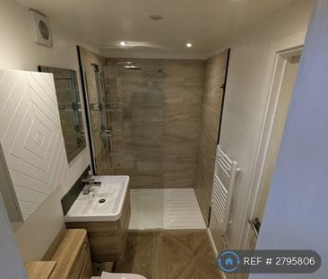 1 bedroom in a house share to rent - Photo 6