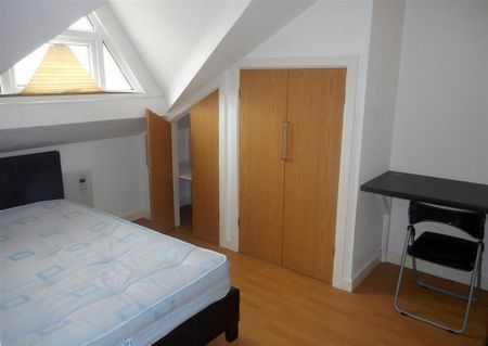 3 bedroom apartment to rent - Photo 4