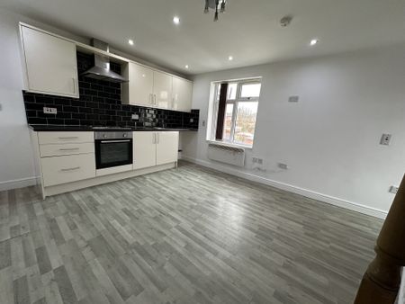 2 Bedroom Maisonette for Rent - Photo 2