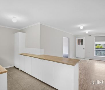 Three bedroom brick home - Photo 4