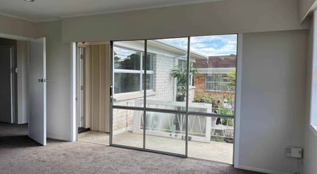 Renovated Three Bedroom - Photo 3