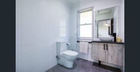 Three Bedroom Townhouse with Yard! - Photo 4