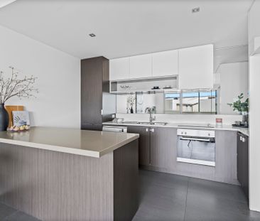 Stylish Apartment Living in a Prime Lifestyle Location - Photo 1