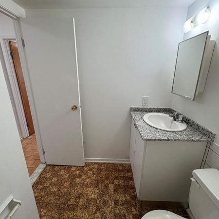 2 CH - 1 SDB - Laval - $1,150 /mo - Photo 3