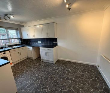 3 bedroom semi-detached house to rent - Photo 6