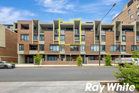LUXURIOUS NORTH FACING DUAL LEVEL RESIDENCE | Brand New & Walking Distance to Tallawong Metro! - Photo 2