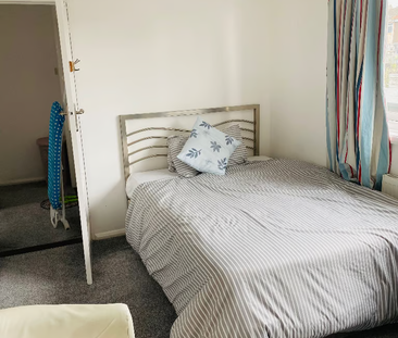 1 bedroom in a house share to rent - Photo 5