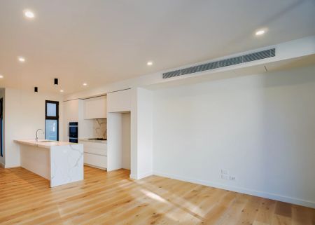 4 Bed 2 Bath - Photo 4