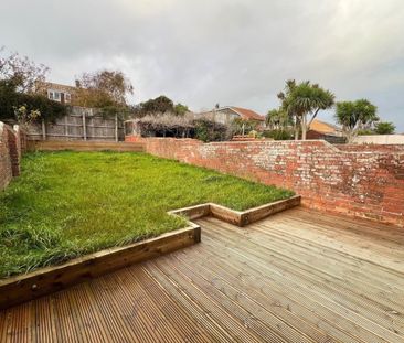 Williams Avenue, WEYMOUTH - Photo 2