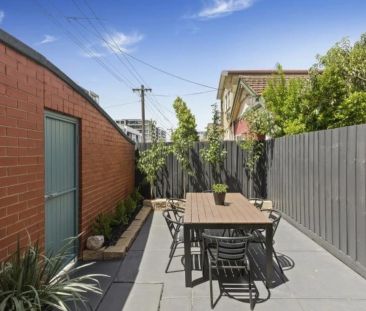 Low-Maintenance, Light-Filled Townhouse in the Heart of Richmond - Photo 5