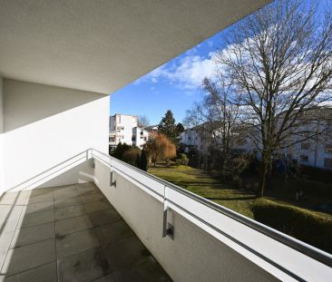 Moderne 3-Zimmer-Wohnung mit großzügiger Loggia - Blick in den begr... - Photo 1