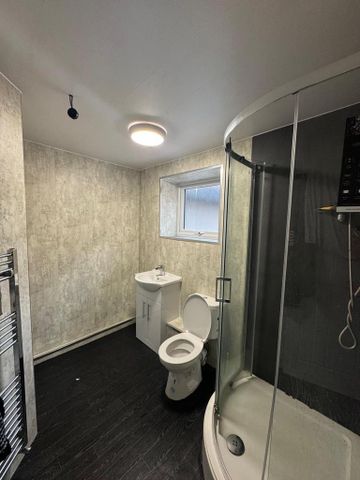 8 bedroom terraced house to rent - Photo 4