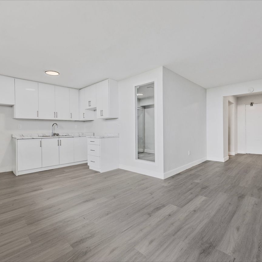 For Lease - 65 Thorncliffe Park Drive Unit# 2108, Toronto, Ontario - Photo 1