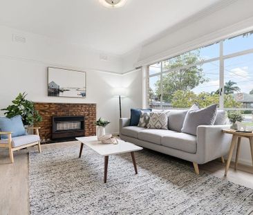 Classic Family Home in a Prime Bentleigh East Location - Photo 2