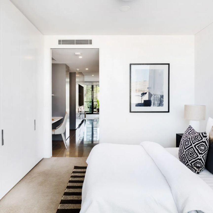 UPPER FLOOR APARTMENT ON THE FRINGE OF THE CITY - Photo 1