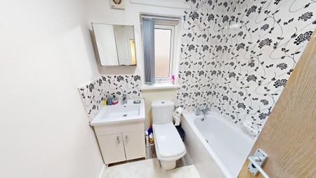 3 bedroom semi-detached house to rent - Photo 5