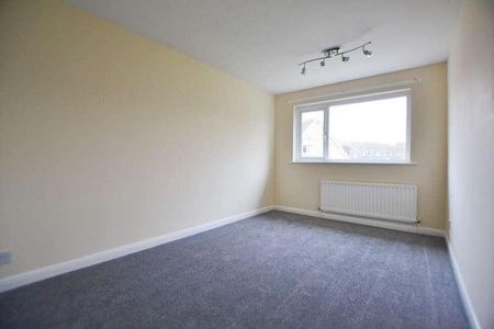 Three Bedroom Terraced House To Let On Cowdray Court, Kingston Park, Newcastle Upon Tyne, NE3 - Photo 4