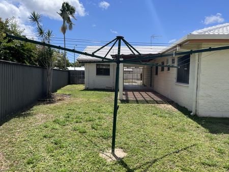 4 BEDROOM HOME IN A QUIET STREET, DOUGLAS - Photo 2