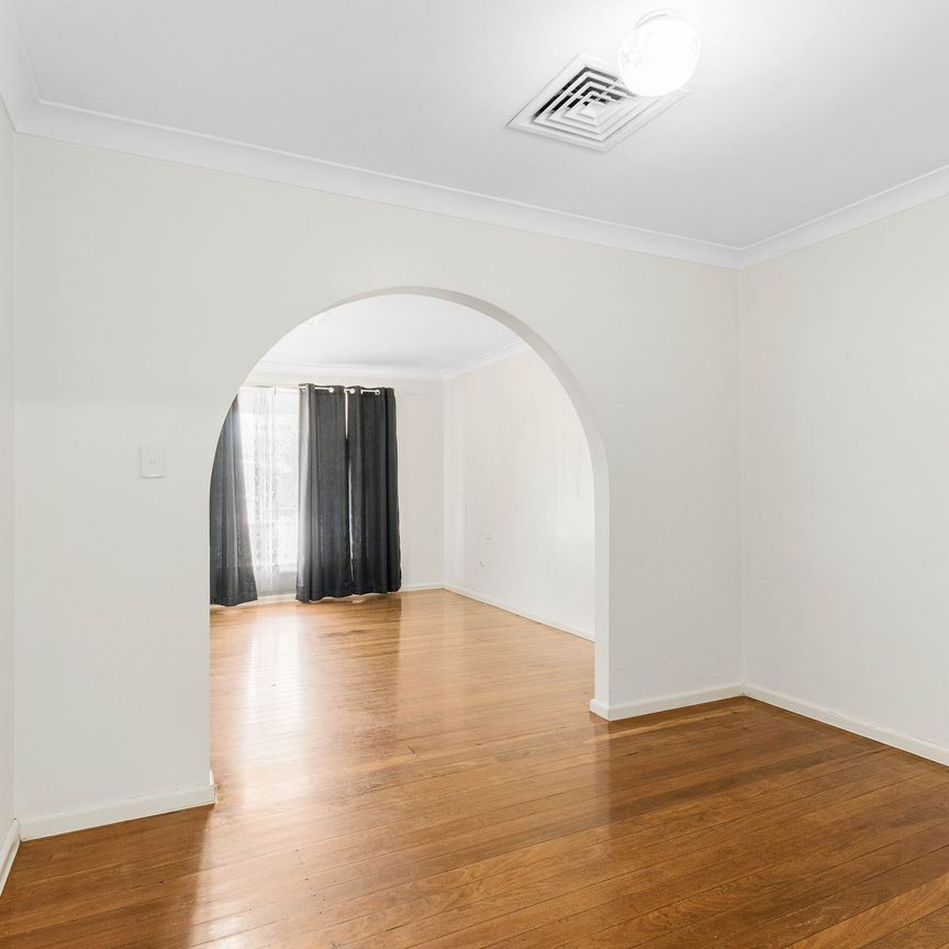 FRESHLY PAINTED 4 BEDROOM HOME IN IDEAL LOCATION - Photo 1