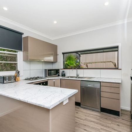 FULLY FURNISHED - SEE AGENT FOR AVAILABILITY - Photo 3