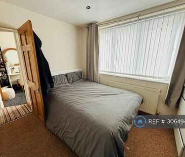 3 bedroom semi-detached house to rent - Photo 6