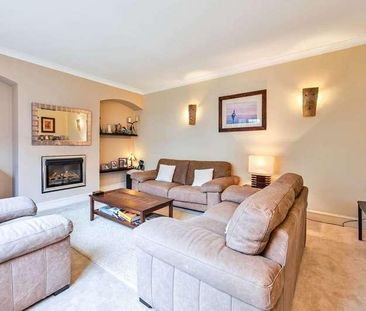 West Byfleet, West Byfleet, KT14 - Photo 2