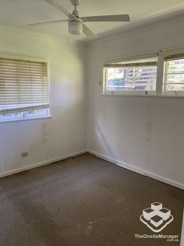 Furnished 1 Bedroom Renovated House for Rent - Close to UQ and Amenities - Photo 3