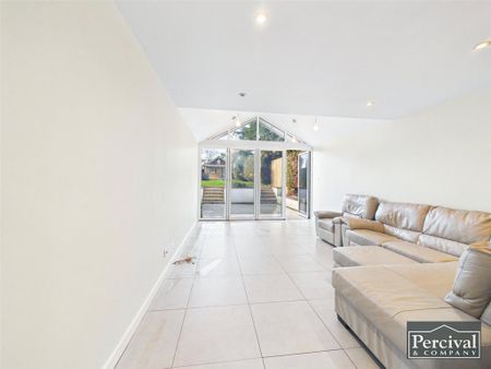 3 bedroom semi-detached house to rent - Photo 2