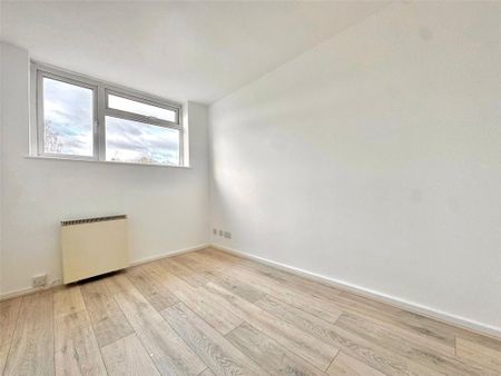 2 bedroom penthouse to rent - Photo 3