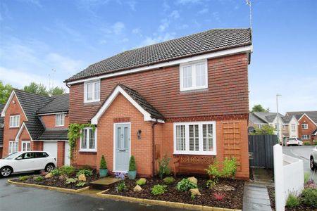 4 bedroom detached house to rent - Photo 2