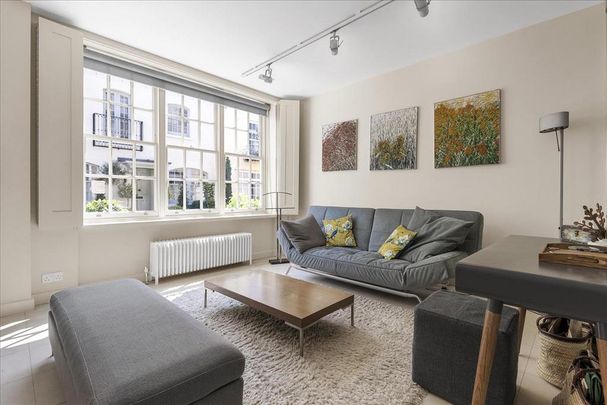 4 bedroom mews to rent - Photo 1